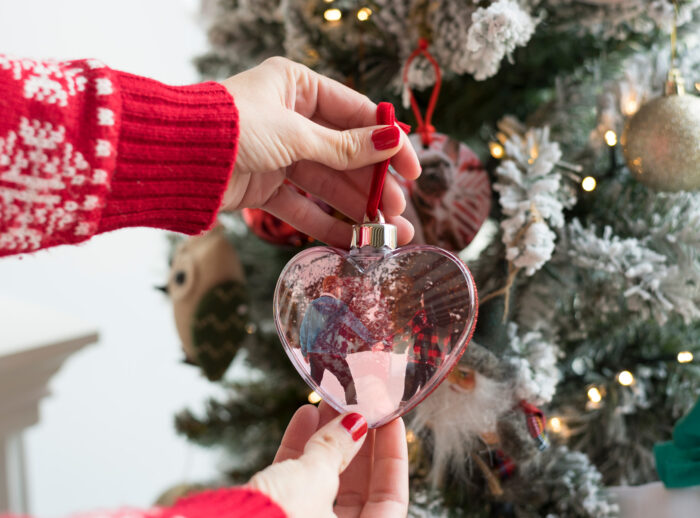 Adorno de Navidad con forma de corazón personalizado con una foto