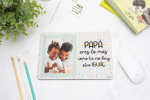 Alfombrilla personalizada para papá con el mensaje "Papá, eres lo más, como tú no hay otro igual" y una imagen