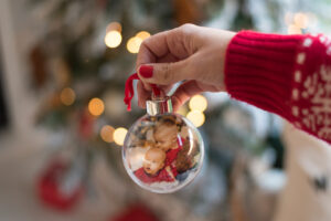 Bola de navidad transparente personalizada con una foto
