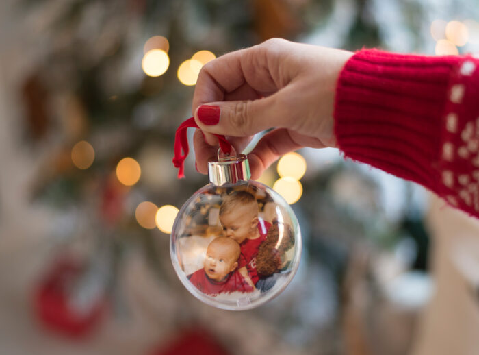 Bola de navidad transparente personalizada con una foto