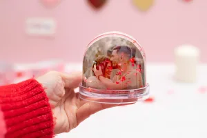 Bola de nieve con corazones