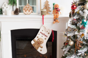 bota de navidad personalizada con nombre y diseño de galleta de muñeco de jengibre