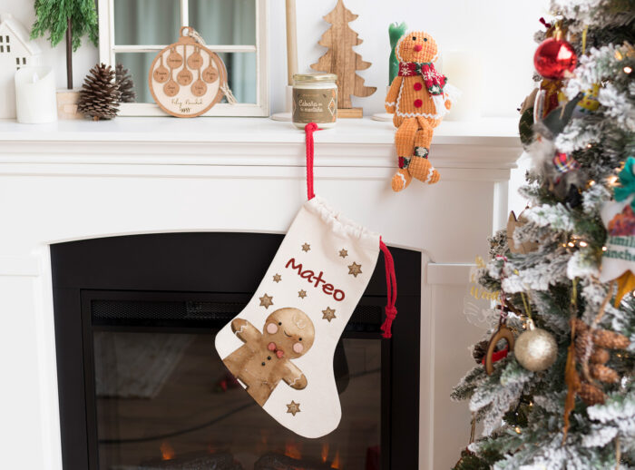 bota de navidad personalizada con nombre y diseño de galleta de muñeco de jengibre