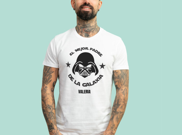 Camiseta blanca mejor padre de la galaxia Camiseta blanca personalizada con el texto 'Mejor padre de la galaxia' y con el nombre que desees.