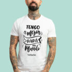 Camiseta blanca personalizada con el texto 'Tengo el mejor papá del mundo' y con el nombre que desees.