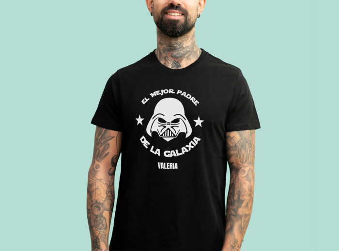 Camiseta negra mejor padre de la galaxia Camiseta negra personalizada con el texto 'Mejor padre de la galaxia' y con el nombre que desees.