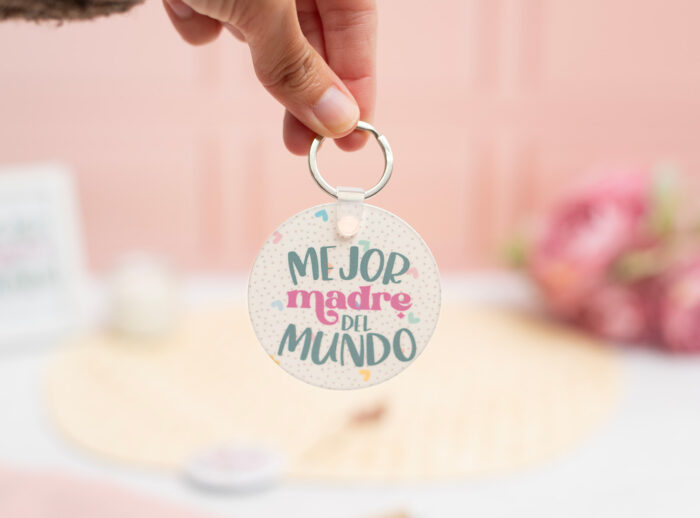 Llavero redondo de plástico con la frase 'Mejor madre del mundo' y una foto en el reverso