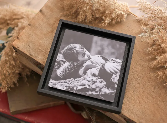 Marco flotante 20x20 cm. negro