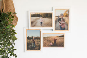 Marco múltiple estilo nórdico para 4 fotos en tamaño 10x15 cm. con tonos blancos y madera natural