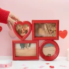 Portafotos múltiple de pared con cuatro fotografías, formas de corazón y marco rojo