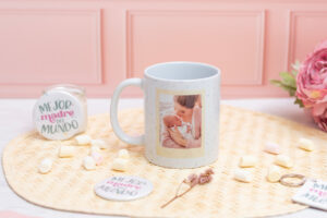 Taza Mejor madre del mundo 1 Taza de cerámica con interior blanco, personalizada con la frase "Mejor madre del mundo" y una foto.
