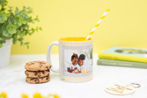 Taza personalizada con texto "Eres el mejor papá, como tú no hay ninguno" y espacio para incluir una foto.