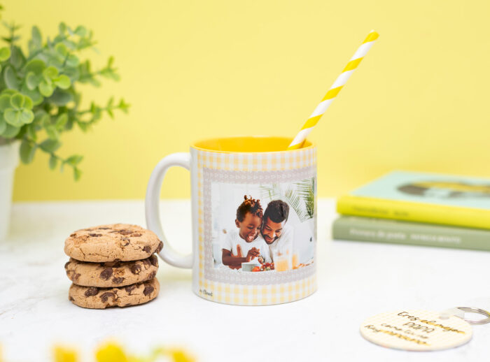 Taza personalizada con texto "Eres el mejor papá, como tú no hay ninguno" y espacio para incluir una foto.