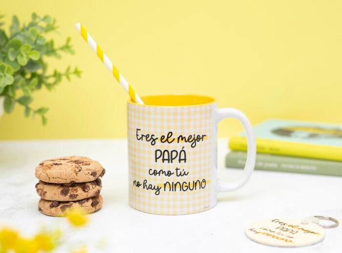 Taza personalizada con texto "Eres el mejor papá, como tú no hay ninguno" y espacio para incluir una foto.